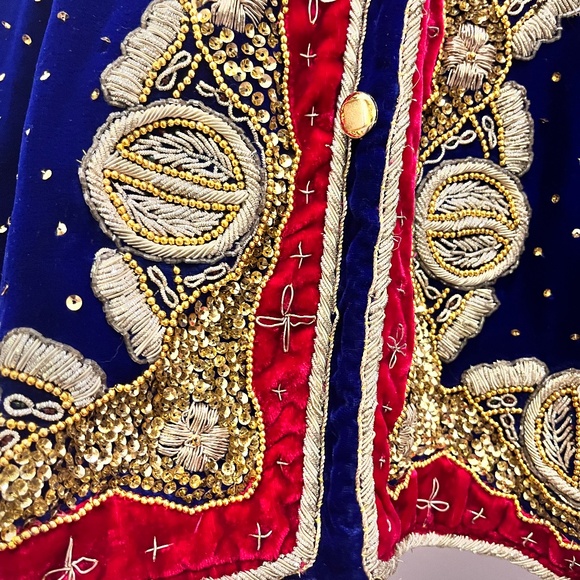 Velvet embroidered dress wear or costume - Picture 4 of 10